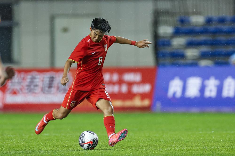 客场2-1力克中国香港，新加坡时隔41年重返亚洲杯正赛